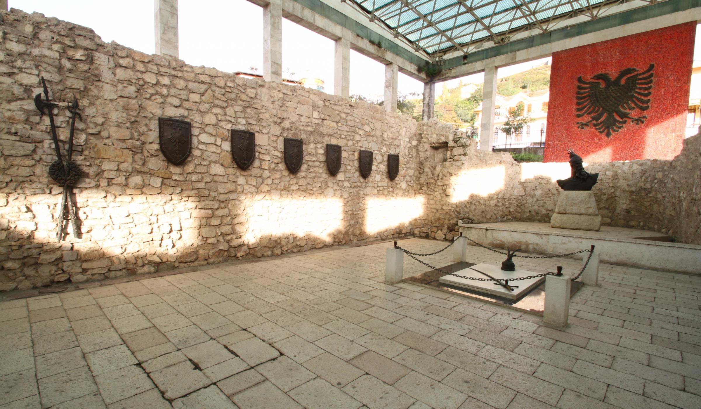 Zbulohet se çfarë gjendet poshtë varrit të Skënderbeut në Lezhë