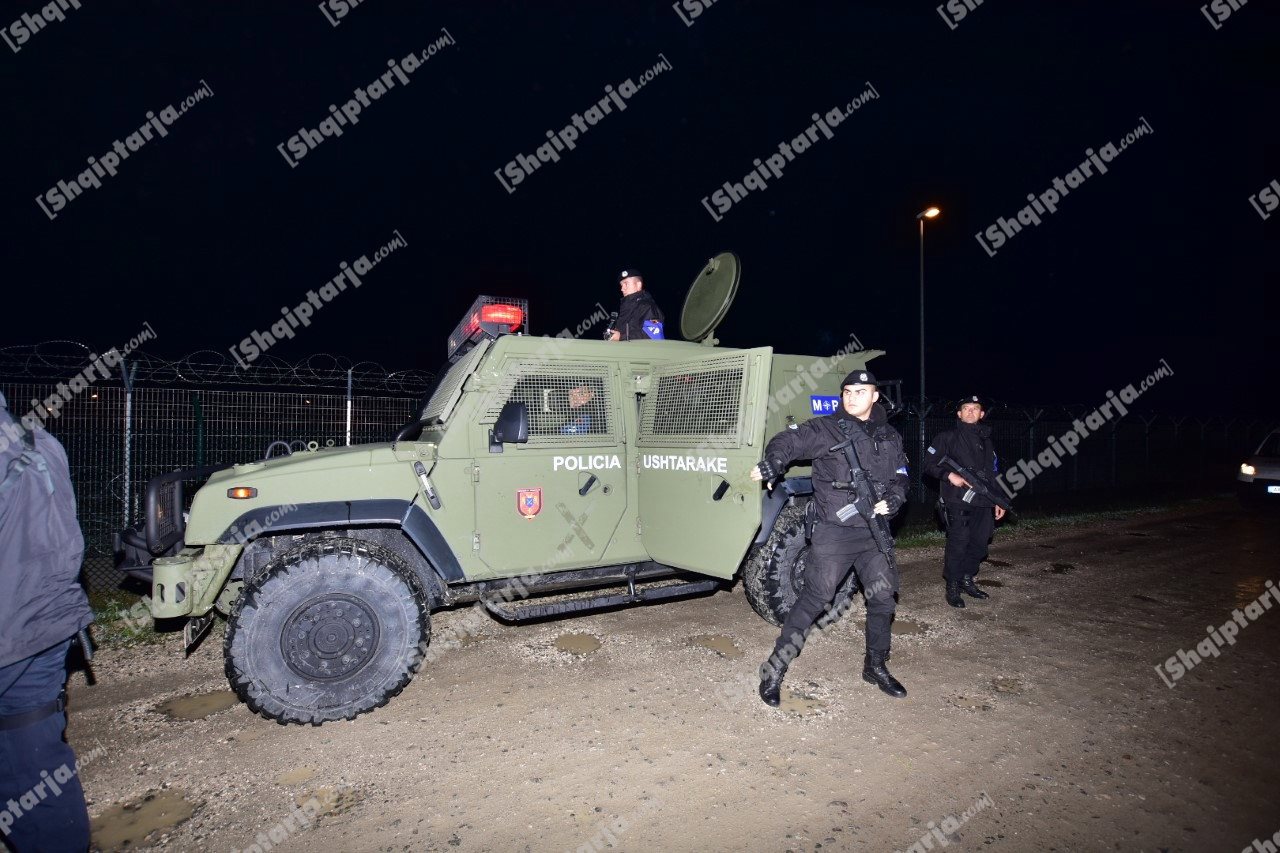 Policia ushtarake merr në ruajtje aeroportin e Rinasit