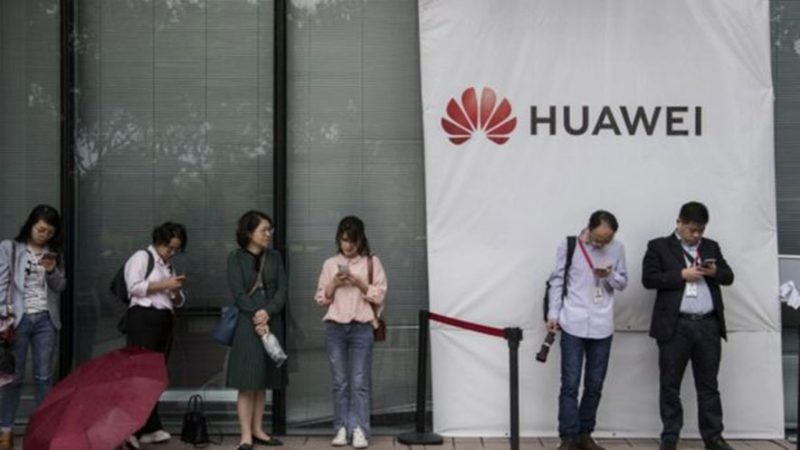 Kufizimet e “Google”, çfarë ndodh tani me përdoruesit e “Huawei”-t?