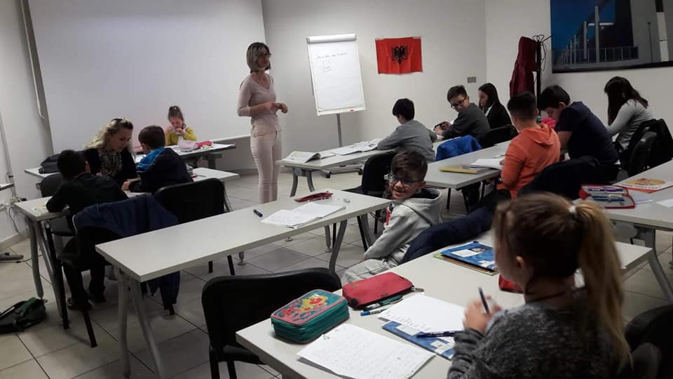Suedi: Rreth 65.5% e nxënësve shqiptarë mësojnë në gjuhën amëtare