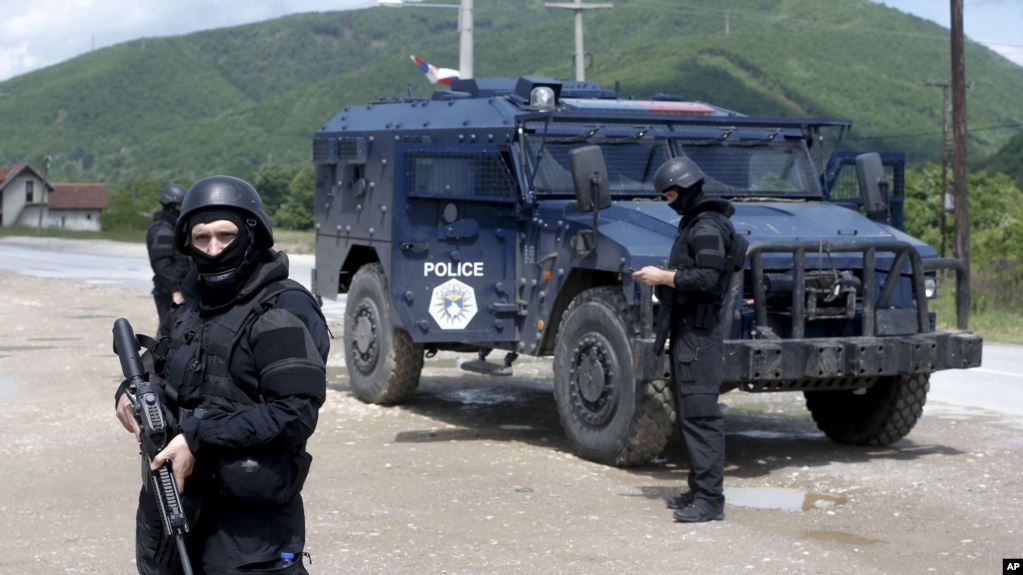 Tensione të larta ndërmjet Prishtinës dhe Beogradit pas arrestimeve në Kosovë