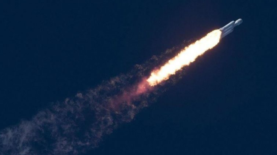 Space X lançon 60 satelitë për qasje në internet