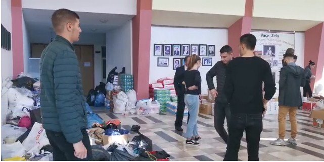 E gjithë Shqipëria në këmbë, mblidhen ndihma në çdo shesh për të prekurit e tërmetit